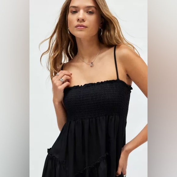 UO Urban Renewal EcoVero™️ Linen Asymmetrical Smocked Midi Dress - Picture 2 of 4